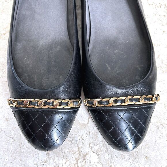 Stuart Weitzman Shoes 6.5 Black Leather Ballet Flats GOLD CHAIN Accent Quilted - Picture 2 of 10